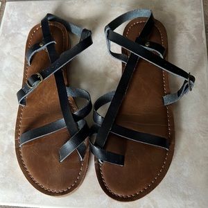 Very gently worn Massimo black strappy flat sandals size 6